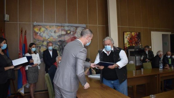 ТОПЛИЈЕ У 59 ДОМОВА: У Ковину потписани уговори за унапређење енергетске ефикасности ТОПЛИЈЕ У 59 ДОМОВА: У Ковину потписани уговори за унапређење енергетске ефикасности