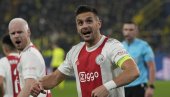 KAD IGRA TADIĆ, IGRA I AJAKS: Kapiten Srbije zablistao protiv Sparte (VIDEO) KAD IGRA TADIĆ, IGRA I AJAKS: Kapiten Srbije zablistao protiv Sparte (VIDEO)