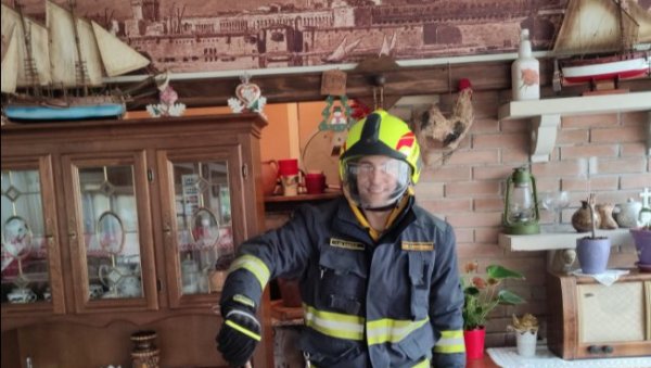 ЗМИЈА У СПЛИТСКОМ РЕСТОРАНУ: Несвакидашњи призор у Хрватској (ФОТО) ЗМИЈА У СПЛИТСКОМ РЕСТОРАНУ: Несвакидашњи призор у Хрватској (ФОТО)