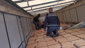 СВЕ ВИШЕ МИГРАНАТА У ТЕРЕТЊАЦИМА: Пооштрена контрола на граничним прелазима у БиХ (ФОТО) СВЕ ВИШЕ МИГРАНАТА У ТЕРЕТЊАЦИМА: Пооштрена контрола на граничним прелазима у БиХ (ФОТО)