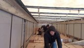 KRILI SU SE U KAMIONU: Severna Makedonija - Otkrivena 42 migranta blizu granice sa Grčkom KRILI SU SE U KAMIONU: Severna Makedonija - Otkrivena 42 migranta blizu granice sa Grčkom