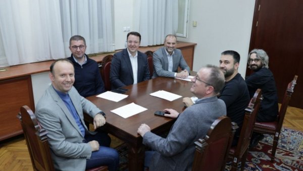 ЛИДЕР ВМРО-ДПМНЕ ТВРДИ: Имамо већину за формирање нове владе ЛИДЕР ВМРО-ДПМНЕ ТВРДИ: Имамо већину за формирање нове владе