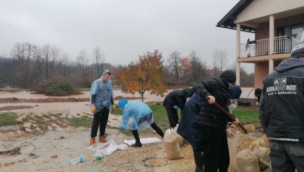 ПОПЛАВЕ У РЕПУБЛИЦИ СРПСКОЈ: Ситуација и даље тешка али под контролом ПОПЛАВЕ У РЕПУБЛИЦИ СРПСКОЈ: Ситуација и даље тешка али под контролом