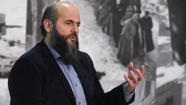 ИСПРАЋАЈ МУАМЕРА ЗУКОРЛИЋА: Џеназа на тргу у Новом Пазару, сахрана у родном селу код Тутина ИСПРАЋАЈ МУАМЕРА ЗУКОРЛИЋА: Џеназа на тргу у Новом Пазару, сахрана у родном селу код Тутина