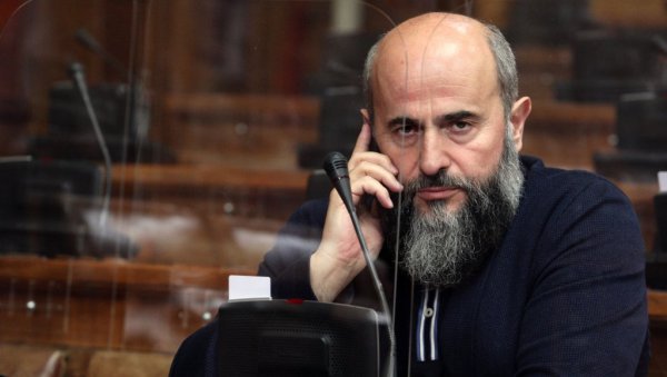 У ТОКУ ОБДУКЦИЈА ТЕЛА МУАМЕРА ЗУКОРЛИЋА: Јаке полицијске снаге обезбеђивале гробље, екипе из три земље раде процедуру У ТОКУ ОБДУКЦИЈА ТЕЛА МУАМЕРА ЗУКОРЛИЋА: Јаке полицијске снаге обезбеђивале гробље, екипе из три земље раде процедуру