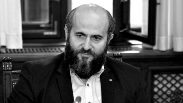 ДОШАО ЈЕДАН СТАРИ ЧОВЈЕК У ПЕКАРУ ДА КУПИ ХЉЕБА... Незаборавна анегдота Муамера Зукорлића о понашању данашњих девојака ДОШАО ЈЕДАН СТАРИ ЧОВЈЕК У ПЕКАРУ ДА КУПИ ХЉЕБА... Незаборавна анегдота Муамера Зукорлића о понашању данашњих девојака