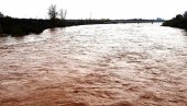 ЗРМАЊА СЕ ИЗЛИЛА, ПОПЛАВЉЕН ОБРОВАЦ: Набујала река однела је и бродове ЗРМАЊА СЕ ИЗЛИЛА, ПОПЛАВЉЕН ОБРОВАЦ: Набујала река однела је и бродове