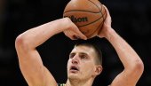 АМЕРИ У НЕВЕРИЦИ: Никола Јокић је урадио оно што се чинило незамисливим (ФОТО) АМЕРИ У НЕВЕРИЦИ: Никола Јокић је урадио оно што се чинило незамисливим (ФОТО)
