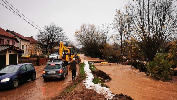 СТРЕПЕ ЗБОГ НАЈАВЉЕНИХ ПАДАВИНА: Становништво Сарајевско-романијске регије и даље је у стању приправности СТРЕПЕ ЗБОГ НАЈАВЉЕНИХ ПАДАВИНА: Становништво Сарајевско-романијске регије и даље је у стању приправности