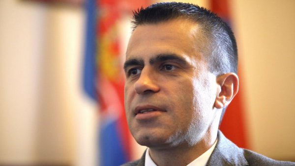 МИЛИЋЕВИЋ О ПОКУШАЈУ УБИСТВА ВУЧИЋА У СРЕБРЕНИЦИ: Бошњачки политичари још се уздају у то да ће Вучићу скинути главу МИЛИЋЕВИЋ О ПОКУШАЈУ УБИСТВА ВУЧИЋА У СРЕБРЕНИЦИ: Бошњачки политичари још се уздају у то да ће Вучићу скинути главу