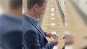 SEĆANJA NA DEDU: Miloš Jovanović u Sjenici dobio fotografiju staru skoro pola veka SEĆANJA NA DEDU: Miloš Jovanović u Sjenici dobio fotografiju staru skoro pola veka