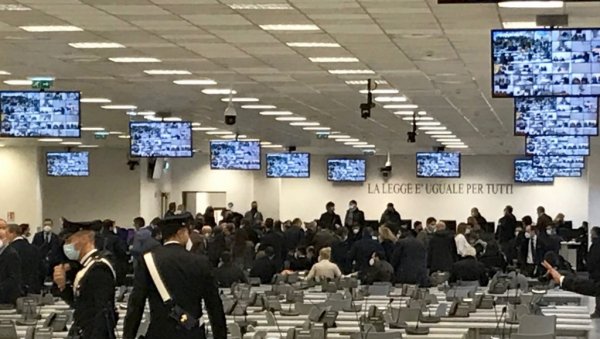 ЗА МАФИЈАШЕ 2.200 ГОДИНА ЗАТВОРА: После четири године завршено суђење калабријској Ндрангети ЗА МАФИЈАШЕ 2.200 ГОДИНА ЗАТВОРА: После четири године завршено суђење калабријској Ндрангети