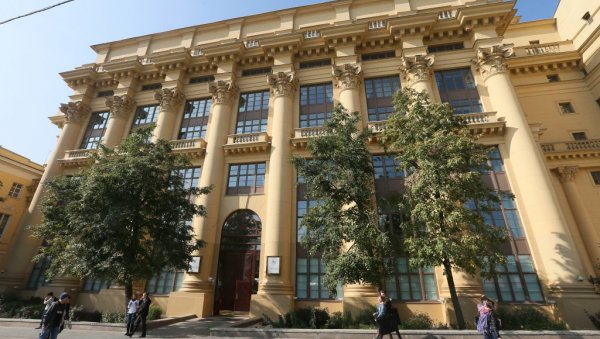 РАТ СА ОЛИГАРХИЈОМ: Украјинска влада донела закон који забрањује да богаташи финансирају политичке странке РАТ СА ОЛИГАРХИЈОМ: Украјинска влада донела закон који забрањује да богаташи финансирају политичке странке