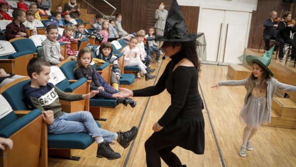 ГАЛА КОНЦЕРТ ДЕЧЈЕ ФИЛХАРМОНИЈЕ: Музичка чаролија коју ће увеличати хор и оркестар Математичке гимназије ГАЛА КОНЦЕРТ ДЕЧЈЕ ФИЛХАРМОНИЈЕ: Музичка чаролија коју ће увеличати хор и оркестар Математичке гимназије