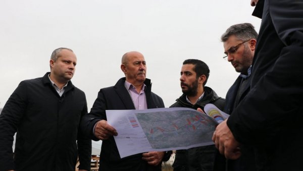 МИНИСТАР МОМИРОВИЋ: Реконструкција пута Кокин Брод — Прибојска Бања без паузе у хладним временским условима (ФОТО) МИНИСТАР МОМИРОВИЋ: Реконструкција пута Кокин Брод — Прибојска Бања без паузе у хладним временским условима (ФОТО)