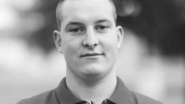 СРЂАН (19) УМРО ОД КОРОНЕ: Отац му се убио, мајка одмах потом преминула СРЂАН (19) УМРО ОД КОРОНЕ: Отац му се убио, мајка одмах потом преминула