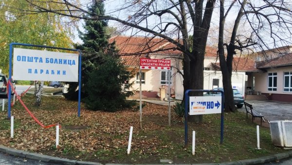 СТАЊЕ ШЕСТОРО ПОВРЕЂЕНИХ У УДЕСУ КОД ПАРАЋИНА: Једна жена пребачена у Крагујевац, остали стабилно СТАЊЕ ШЕСТОРО ПОВРЕЂЕНИХ У УДЕСУ КОД ПАРАЋИНА: Једна жена пребачена у Крагујевац, остали стабилно