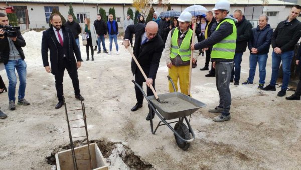 ВЕЛИКА ИНВЕСТИЦИЈА У КОСОВСКОЈ МИТРОВИЦИ: Положен камен темељац за изградњу Културног центра ВЕЛИКА ИНВЕСТИЦИЈА У КОСОВСКОЈ МИТРОВИЦИ: Положен камен темељац за изградњу Културног центра