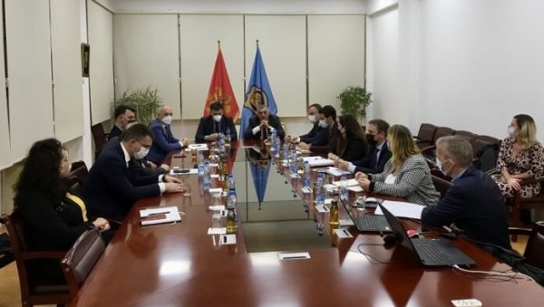 БРОДОВИМА ПОВЕЗАТИ НОВИ, ТИВАТ И КОТОР: Опет на дневном реду поморски саобраћај кроз Боку БРОДОВИМА ПОВЕЗАТИ НОВИ, ТИВАТ И КОТОР: Опет на дневном реду поморски саобраћај кроз Боку