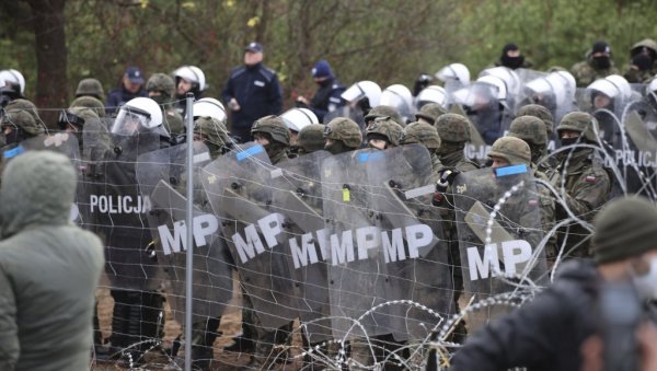 МИНСК ДЕМАНТУЈЕ ОПТУЖБЕ ПОЉСКЕ: Белоруски војници не прелазе границу - Варшава нерадо тражи конструктивно решење МИНСК ДЕМАНТУЈЕ ОПТУЖБЕ ПОЉСКЕ: Белоруски војници не прелазе границу - Варшава нерадо тражи конструктивно решење