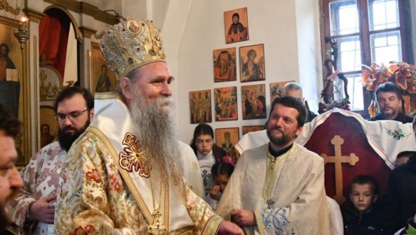 КОЛАШИНУ ТРЕБА САБОРНИ ХРАМ: Беседа митрополита црногорско-приморског Јоаникија (ФОТО) КОЛАШИНУ ТРЕБА САБОРНИ ХРАМ: Беседа митрополита црногорско-приморског Јоаникија (ФОТО)