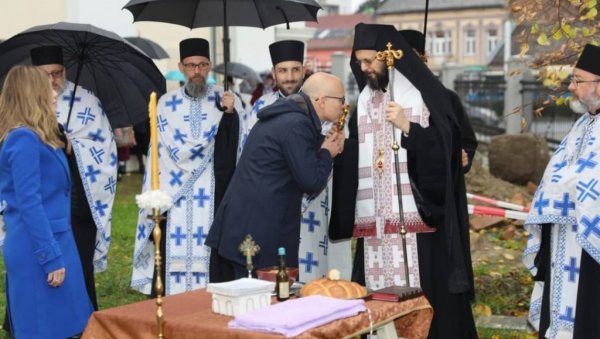 ВУЧЕВИЋ: Да чувамо мир и слободу и ценимо то што су наши преци учинили за нас! ВУЧЕВИЋ: Да чувамо мир и слободу и ценимо то што су наши преци учинили за нас!