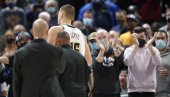 PREBIŠE NIKOLU! Jokić u NBA haosu, američki novinari dele neverovatne snimke (VIDEO) PREBIŠE NIKOLU! Jokić u NBA haosu, američki novinari dele neverovatne snimke (VIDEO)