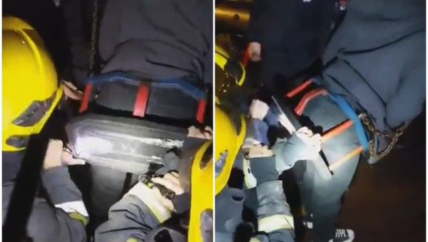 НЕОБИЧАН СНИМАК ИЗ БЕОГРАДА: Девојка заробљена у љуљашци, ватрогасци је ослобађали (ВИДЕО) НЕОБИЧАН СНИМАК ИЗ БЕОГРАДА: Девојка заробљена у љуљашци, ватрогасци је ослобађали (ВИДЕО)