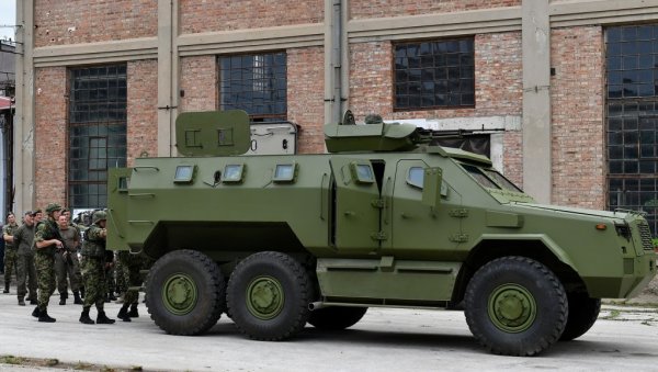 АДУТ ВОЈСКЕ СРБИЈЕ: Ово возило је покретна тврђава, МРАП је сигуран чак и на теренима високог ризика(ВИДЕО) АДУТ ВОЈСКЕ СРБИЈЕ: Ово возило је покретна тврђава, МРАП је сигуран чак и на теренима високог ризика(ВИДЕО)