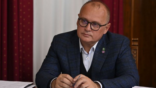 РЕШАВАМО ПРОБЛЕМ ГРАЂЕВИНСКИХ ДЕПОНИЈА Весић: За два дана на снагу ступа Правилник о одлагању грађевинског отпада РЕШАВАМО ПРОБЛЕМ ГРАЂЕВИНСКИХ ДЕПОНИЈА Весић: За два дана на снагу ступа Правилник о одлагању грађевинског отпада