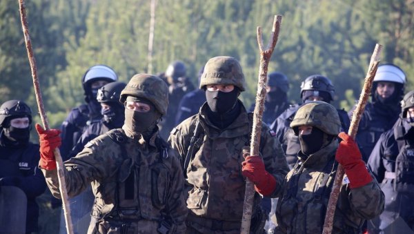 БЕЛОРУСКИ ГРАНИЧАРИ ПОТВРДИЛИ: Пољска полиција претукла четири мигранта (УЗНЕМИРУЈУЋЕ ФОТОГРАФИЈЕ) БЕЛОРУСКИ ГРАНИЧАРИ ПОТВРДИЛИ: Пољска полиција претукла четири мигранта (УЗНЕМИРУЈУЋЕ ФОТОГРАФИЈЕ)