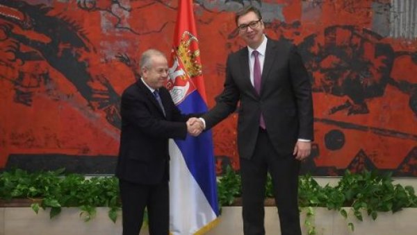 ДОБРОДОШЛИЦА ЗА НОВОГ АМБАСАДОРА АРГЕНТИНЕ: Вучић се састао са Освалдом Нарсисом Марсиком ДОБРОДОШЛИЦА ЗА НОВОГ АМБАСАДОРА АРГЕНТИНЕ: Вучић се састао са Освалдом Нарсисом Марсиком
