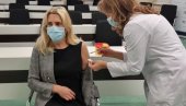 ЦВИЈАНОВИЋЕВА ПРИМИЛА ТРЕЋУ ДОЗУ ВАКЦИНЕ: Након вакцинације послала поруку ЦВИЈАНОВИЋЕВА ПРИМИЛА ТРЕЋУ ДОЗУ ВАКЦИНЕ: Након вакцинације послала поруку