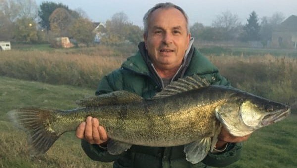 СМУЂ КАПИТАЛАЦ ОД 6 КИЛОГРАМА: Коста Субу уловио рибу на којој многи могу да му завиде! (ФОТО) СМУЂ КАПИТАЛАЦ ОД 6 КИЛОГРАМА: Коста Субу уловио рибу на којој многи могу да му завиде! (ФОТО)