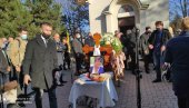 POSLEDNJI ISPRAĆAJ ZA PEVAČKU LEGENDU: U toku opelo za Marinka Rokvića - porodica prima saučešće (FOTO/VIDEO) POSLEDNJI ISPRAĆAJ ZA PEVAČKU LEGENDU: U toku opelo za Marinka Rokvića - porodica prima saučešće (FOTO/VIDEO)