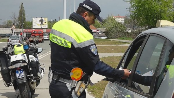 КОЛИМА У НОВОМ САДУ И БЕЧЕЈУ И БИЦИКЛИСТА У БАЧКОЈ ПАЛАНЦИ СА ВИШЕ ОД 2,20 ПРОМИЛА АЛКОХОЛА: Тројици пријава за насилничку вожњу