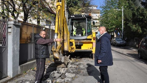ОБНАВЉА СЕ ГВОЗДИЋЕВА УЛИЦА НА ЗВЕЗДАРИ: Почели радови на реконструкцији ОБНАВЉА СЕ ГВОЗДИЋЕВА УЛИЦА НА ЗВЕЗДАРИ: Почели радови на реконструкцији
