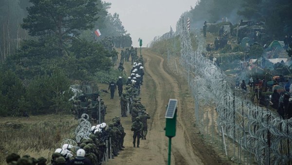 ПОЉАЦИ НАГОМИЛАЛИ ТРУПЕ НА ГРАНИЦИ: Министар одбране Белорусије поручује - Спремни смо да се заштитимо ПОЉАЦИ НАГОМИЛАЛИ ТРУПЕ НА ГРАНИЦИ: Министар одбране Белорусије поручује - Спремни смо да се заштитимо
