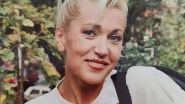ПОСЛЕДЊА ОБЈАВА МЕРИМЕ ЊЕГОМИР: Певачица насмејана на путовању (ФОТО) ПОСЛЕДЊА ОБЈАВА МЕРИМЕ ЊЕГОМИР: Певачица насмејана на путовању (ФОТО)
