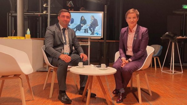 РАЗВОЈ УЗ ПОМОЋ СРБИЈЕ: Градоначелник Бијељине срео се у Паризу са премијерком Аном Брнабић РАЗВОЈ УЗ ПОМОЋ СРБИЈЕ: Градоначелник Бијељине срео се у Паризу са премијерком Аном Брнабић