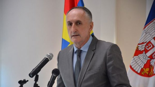 БОШЊАЦИ ЗА СЕБЕ УЗЕЛИ МИЛИОН Неједнака подела новца Фонда за заштиту мањинских права БОШЊАЦИ ЗА СЕБЕ УЗЕЛИ МИЛИОН Неједнака подела новца Фонда за заштиту мањинских права