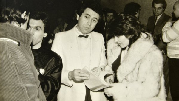 ЗАНЕЛА МЕ СВЕТЛА ВЕЛИКОГА ГРАДА (2): Kако је аплауз сменио тишину ЗАНЕЛА МЕ СВЕТЛА ВЕЛИКОГА ГРАДА (2): Kако је аплауз сменио тишину