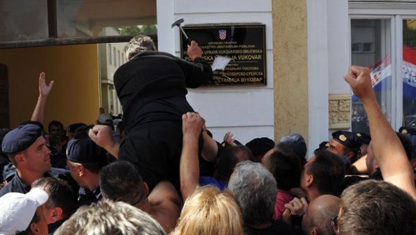 ГРАД ОЧИШЋЕН ОД СРБА И ЖИВОТА: Мучни јубилеј за наш народ у Хрватској, 30 година од завршетка крвавих борби у Вуковару ГРАД ОЧИШЋЕН ОД СРБА И ЖИВОТА: Мучни јубилеј за наш народ у Хрватској, 30 година од завршетка крвавих борби у Вуковару