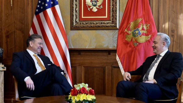 АМЕРИКА УЗ ЗДРАВКА: Ескобар јасан - Ђукановић је после много година изгубио подршку Сједињених Држава АМЕРИКА УЗ ЗДРАВКА: Ескобар јасан - Ђукановић је после много година изгубио подршку Сједињених Држава