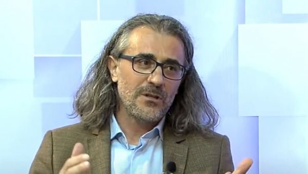 БОЈОВИЋ: Како је независни твитераш и бизнисмен 12 дугих година ћутао о пропасти Србије БОЈОВИЋ: Како је независни твитераш и бизнисмен 12 дугих година ћутао о пропасти Србије