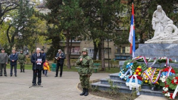 ПОЛОЖЕНИ ВЕНЦИ НА ПУШКИНОВОМ ТРГУ: Суботица обележила 103 године од ослобођења ПОЛОЖЕНИ ВЕНЦИ НА ПУШКИНОВОМ ТРГУ: Суботица обележила 103 године од ослобођења