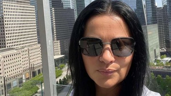ТРАГЕДИЈА У ПОРОДИЦИ ПЕВАЧИЦЕ: Јана Тодоровић сломљена од бола због губитка сестрића (ФОТО) ТРАГЕДИЈА У ПОРОДИЦИ ПЕВАЧИЦЕ: Јана Тодоровић сломљена од бола због губитка сестрића (ФОТО)