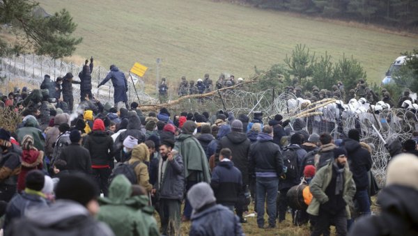 РУСКИ ЕКСПЕРТ ОЦЕНИО: Пољској треба ескалација на граници с Белорусијом - сетите се Украјине РУСКИ ЕКСПЕРТ ОЦЕНИО: Пољској треба ескалација на граници с Белорусијом - сетите се Украјине