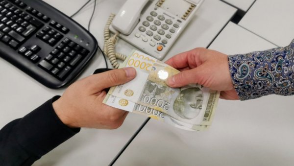 ЛЕПЕ ВЕСТИ! Пензионерима 20.000 динара крајем јануара, здравственим радницима по 10.000 ЛЕПЕ ВЕСТИ! Пензионерима 20.000 динара крајем јануара, здравственим радницима по 10.000