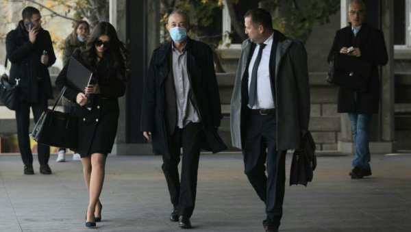 ПОГЛЕДАЈТЕ КО ЈЕ ДОЧЕКАО МИКУ ИСПРЕД ПАЛАТЕ: Наставља се суђење, Алексић стигао на припремно рочиште (ФОТО) ПОГЛЕДАЈТЕ КО ЈЕ ДОЧЕКАО МИКУ ИСПРЕД ПАЛАТЕ: Наставља се суђење, Алексић стигао на припремно рочиште (ФОТО)